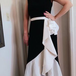 CAROLINA HERRERA  BLACK AND IVORY RUFFLES WRAP LONG DRESS SLEEVELESS SIZE US  10